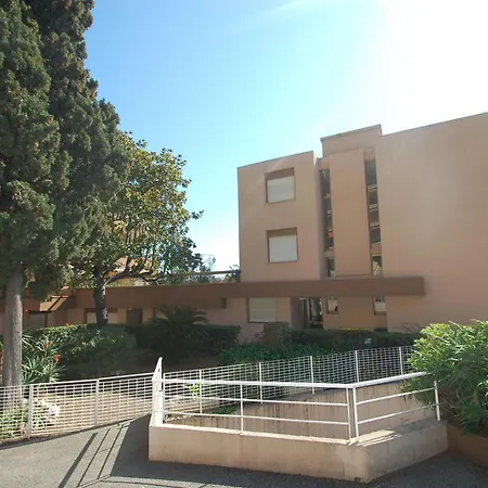 Joli Avec Terrasse Et Garage Prive A - Fr-1-196-296 *